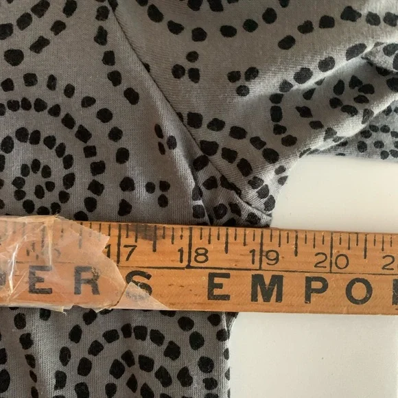 Gray Patterned Long Sleeve Top - Picture 5 of 10